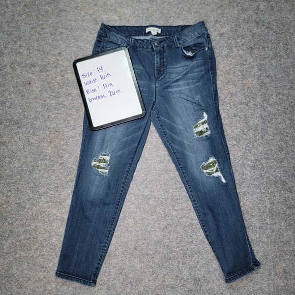 Artisan NY Women's Size 14 Distressed Denim Jeans with Ripped Details - Picture 1 of 7